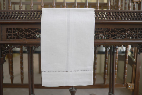 Linen Hemstitch Guest Towel with Coconut Milk Colored (white)